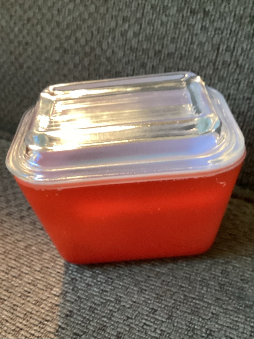 VTG PYREX Refrigerator Container
Red  #501-B or A-1 8oz